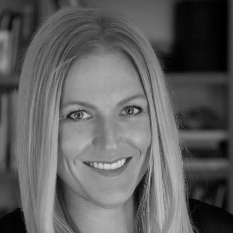 Kim Mowbray headshot